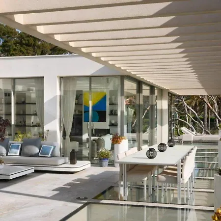 6 Bedrooms With A Heated Swimming Pool Villa