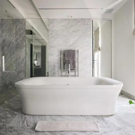 6 Bedrooms With A Heated Swimming Pool Antibes