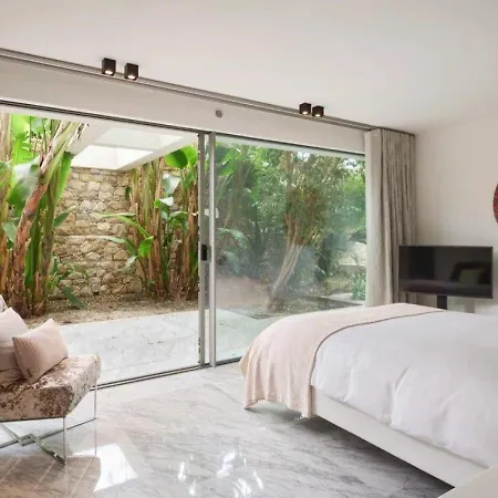 6 Bedrooms With A Heated Swimming Pool Antibes