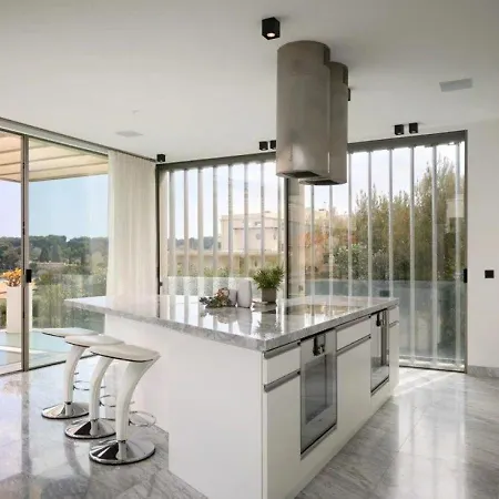 6 Bedrooms With A Heated Swimming Pool Antibes