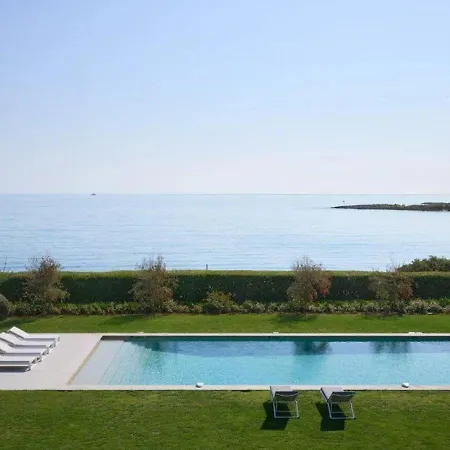 Villa 6 Bedrooms With A Heated Swimming Pool *