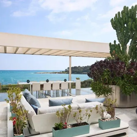 6 Bedrooms With A Heated Swimming Pool Villa Antibes